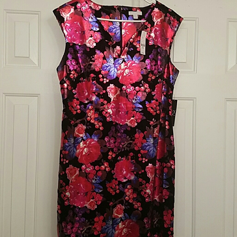 Beautiful NY&COMPANY satin floral print dress